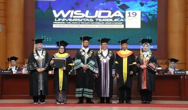 Kisah Inspiratif: Prof Surjono Guru Besar IPB Raih Gelar S1 Hukum di Usia Senja