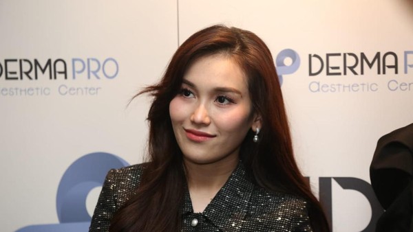 Dari Model Cilik hingga Artis Multitalenta: Perjalanan Karier Inspiratif Ayu Ting Ting
