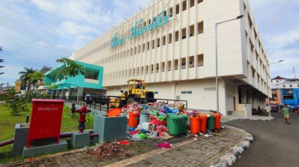 Disperindag-KLH Kolaborasi Pastikan Sampah Tak Menumpuk di Pasar Mardika Ambon