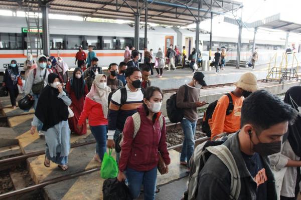 Stasiun Tawang Jadi Pusat Kedatangan Penumpang Libur Pilkada 2024