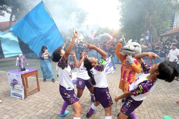 SMAN 2 Mojokerto Berpesta! Rayakan Kemenangan Tim Futsal Putri Juara AXIS Nation Cup 2024