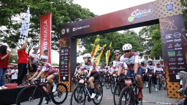 Nikmati Sport Tourism, Peserta CIMB Niaga Tour de Surakarta Gowes ke Candi Sukuh