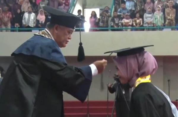 1.681 Mahasiswa UNY Diwisuda, Rektor : Lulusan Harus Siap Bersaing di Dunia Kerja