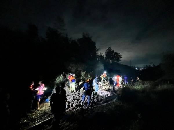 Banjir dan Longsor Di Jalur Pogajih-Kesamben, Perjalanan Kereta Api Terlambat