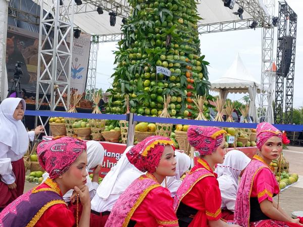 Kolaborasi Seni dan Gunungan Mangga Jadi Daya Tarik Festival Riksa Budaya Jawa Barat