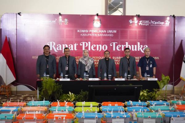 KPU Karawang Gelar Rapat Pleno Terbuka Rekapitulasi Hasil Penghitungan Suara Pilgub dan Pilkada