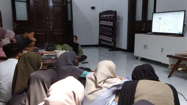 Grup Riset Mikrobiologi UMS Gelar Journal Camp, Bekali Mahasiswa Menulis Artikel Ilmiah