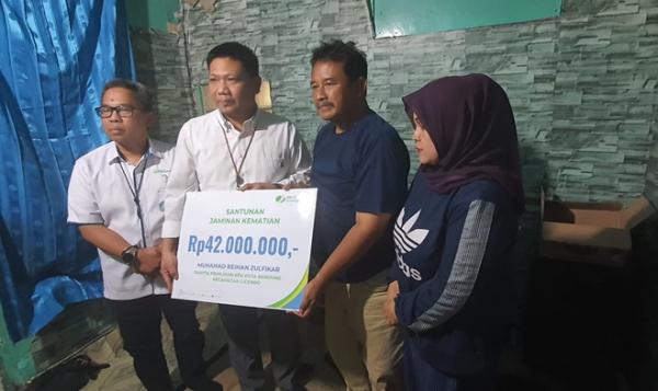 Gugur saat Bertugas, Petugas KPPS di Kota Bandung Dapat Santunan Rp42 Juta