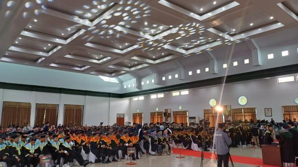 STIKes Muhammadiyah Ciamis Wisuda 381 Mahasiswa, Cetak Nakes Kompeten dan Berdaya Saing