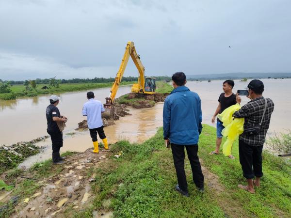 Tanggul Sodetan Cibinuangeun Jebol, DPUPR Provinsi Banten Lakukan Penanganan