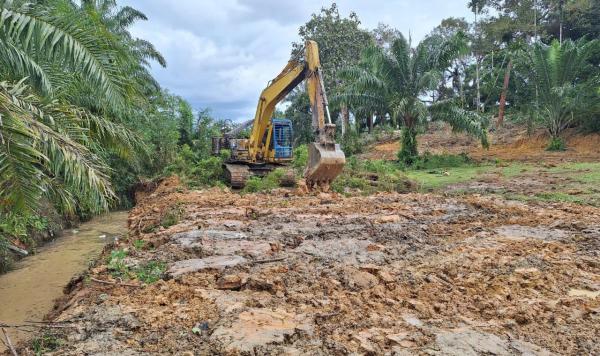 Melalui Program CSR, PT Nafasindo Perluas dan Buat Jalan Ke TPU Lentong