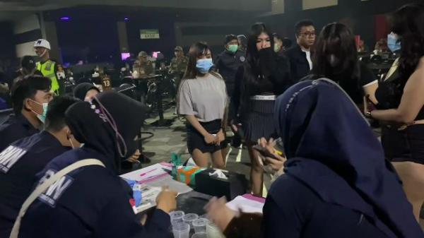 Razia Tempat Hiburan Malam, 3 Pengunjung Positif Obat-obatan Diamankan Petugas BNNK Tuban