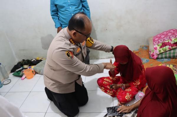 Kapolrestabes Medan Jenguk Wanita Disabilitas Korban Pemerkosaan di Deliserdang