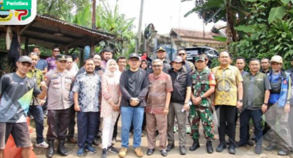 KALEIDOSKOP: Pj Bupati Bandung Barat Tinjau Lokasi Banjir di Kecamatan Cikalongwetan 