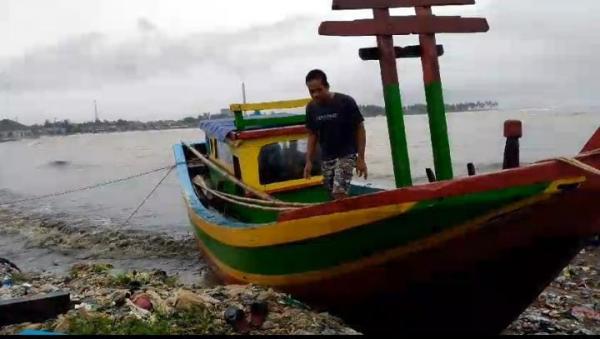 Nelayan Labuan Pandeglang Kehilangan Pendapatan Akibat Cuaca Ekstrem, Pemerintah Diminta Tanggap!