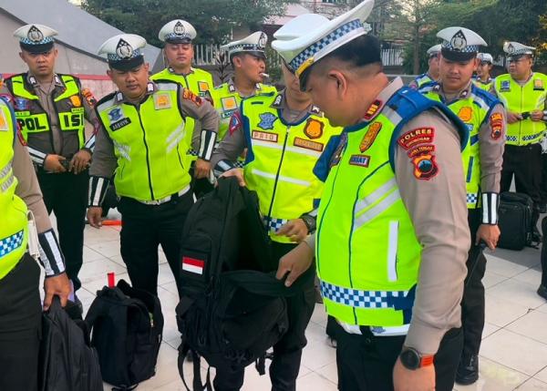 Persiapan Operasi Lilin Candi 2024, Kasat Lantas Polres Grobogan Cek Kelengkapan Anggota