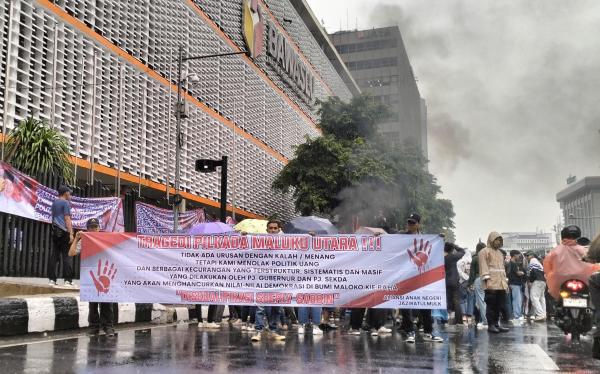 Aliansi Warga Maluku Utara Menggugat Gelar Demontrasi di Bawaslu dan Kemendagri