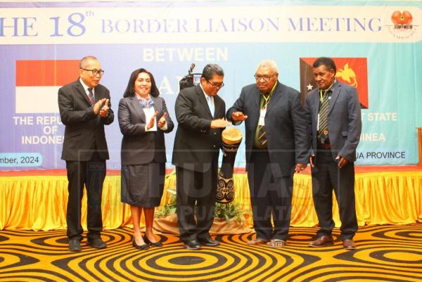 Pj Sekda Papua Selatan Buka Border Liasion Meeting Antara RI-PNG di Merauke