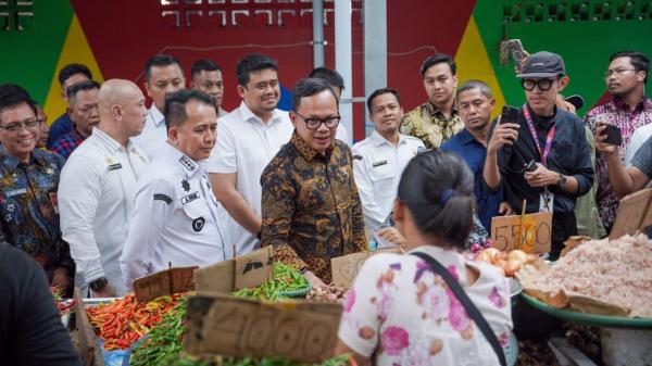 Wamendagri Bima Arya Nilai Revitalisasi Pasar Akik Contoh Baik dalam Penataan Pasar