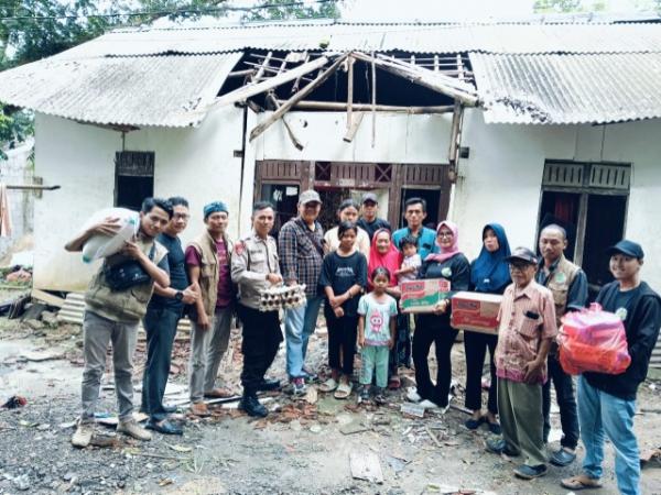 Peduli, BMW Banjarsari Berikan Bantuan untuk Anak Yatim Korban Rumah Ambruk di Desa Ciruji