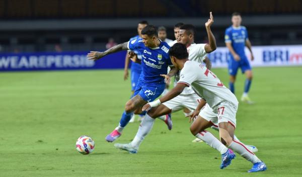 Dominasi Persib Terbentur VAR, Skor Kacamata di Babak Pertama Kontra Malut United