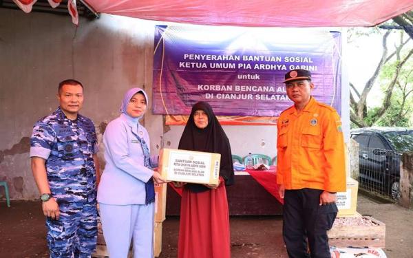 PIA Ardhya Garini Pusat Salurkan Bantuan untuk Korban Bencana Alam di Cianjur