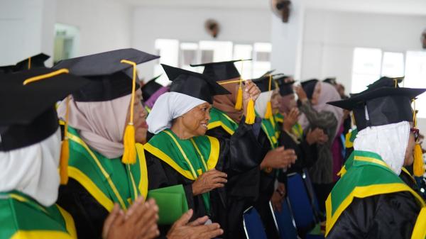 PD Aisyiyah Garut Gelar Wisuda Sekolah Lansia Berdaya Program Inklusi