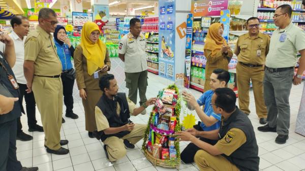 Jelang Natal, Petugas Gabungan Sidak Parsel dan Makanan