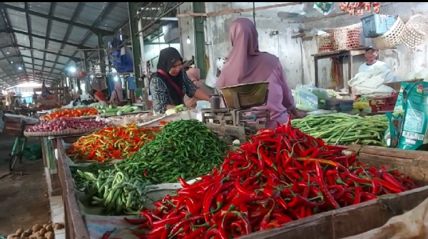 Jelang Natal dan Tahun Baru, Harga Cabai di Pasar Induk Pemalang Melonjak Naik