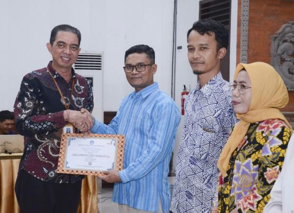 Kado Akhir Tahun, Universitas Hamzanwadi Raih 5 Penghargaan LLDIKTI8 Award  