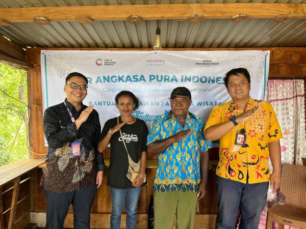 Dukung Pariwisata, Bandara Sentani Salurkan Bantuan ke Tempat Wisata Tanjung Cinta