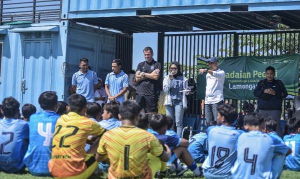 Pegadaian dan LIB Gandeng Simon McMenemy untuk Beri Motivasi Pemain Muda di Lamongan