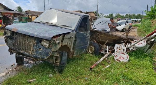 Terlibat Kecelakaan Beruntun, Tiga Mobil Ringsek Parah