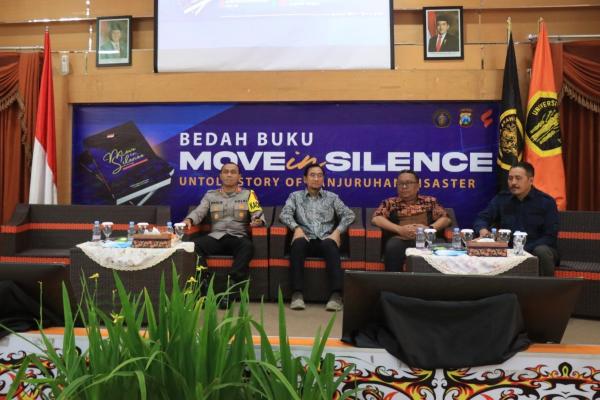 Refleksi Tragedi Kanjuruhan, Kapolres Malang Bedah Buku Move in Silence di Universitas Brawijaya