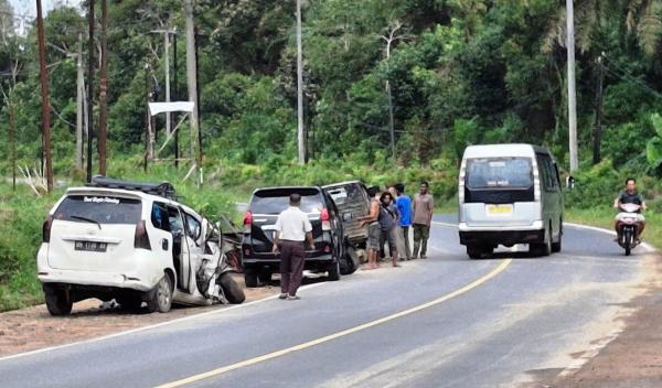 Kecelakaan Beruntun, Warga Bantu Evakuasi Korban dan Atur Lalu Lintas