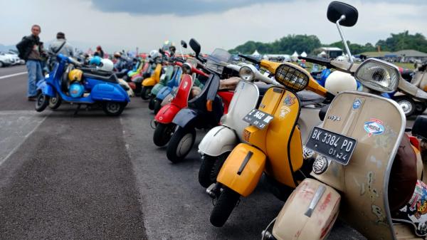 Ribuan Scooterist Meriahkan 31 Tahun VAC Indonesia di Lanud Wiriadinata Tasikmalaya