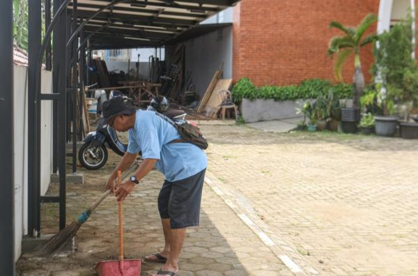 Jelang Perayaan Natal 2024, Panitia di Gereja Katolik Santo Paulus Lakukan Giat Kerja Bakti