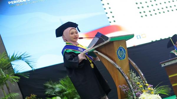 Mahasiswa Terbaik Fakultas Kedokteran UMS Beri Pesan Menyentuh saat Wisuda