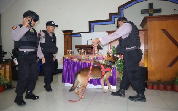 Polres Sragen Gelar Sterilisasi Gereja untuk Menyambut Perayaan Natal 2024