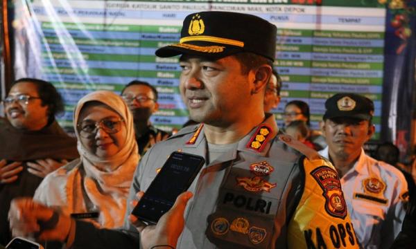 Ratusan Personel Gabungan Amankan Malam Misa Natal 2024 di Depok