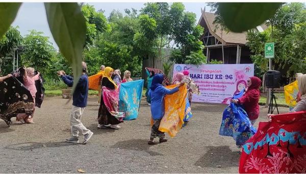 FOTO: Peringatan Hari Ibu RW 6 Mangunharjo: Haru, Kreasi, dan Kebersamaan