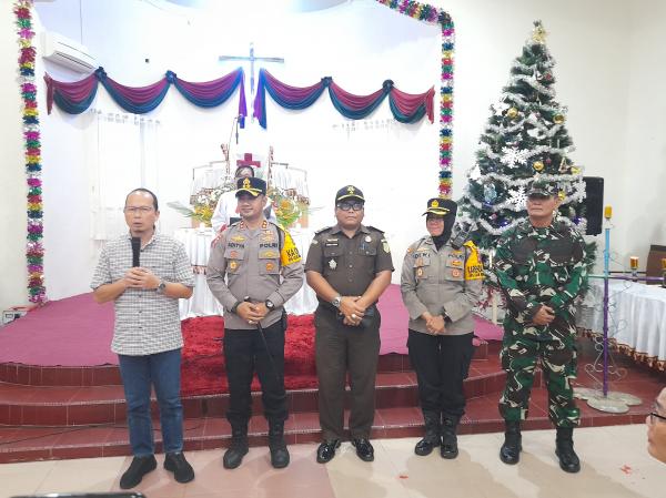 Bupati Algafry Pantau Langsung Gereja di Malam Natal 2024