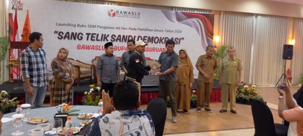 Bawaslu Pasuruan Luncurkan Buku Tentang Pengawasan Pemilu 2024