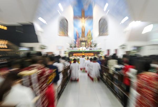 Pelaksanaan Ibadah Misa Vigili Natal di Gereja Katolik Santo Paulus Depok Berlangsung Khidmat