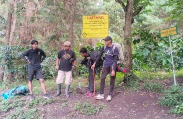 Berhasil Dievakuasi! Sembilan Pendaki Berhasil Selamat Saat Gunung Raung Erupsi