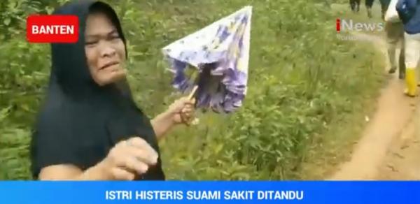 Teriakan Istri Pecah! Suami Sakit Harus Ditandu 5 Km Akibat Jalan Rusak, Desa Tak Berdaya!