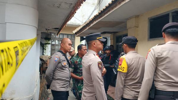 Sedang Menggali Tanah Buat Pondasi Rumah, Warga di Kota Tasikmalaya Temukan Benda Diduga Granat