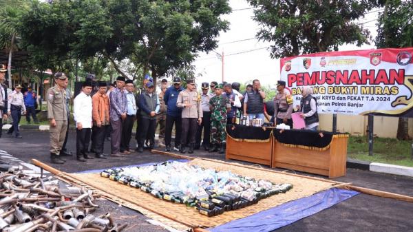 Sambut Tahun Baru 2025, Polres Banjar Musnahkan Miras dan Knalpot Bising Hasil Razia