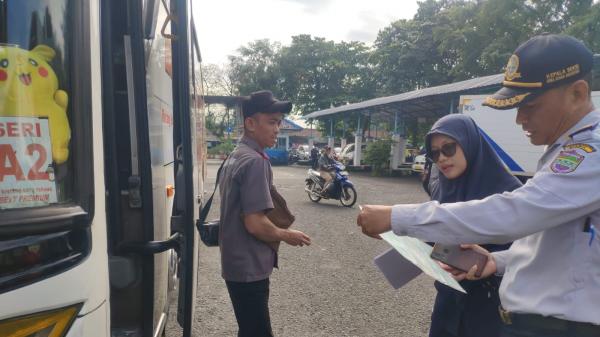 Dishub Ciamis Ramp Check Kendaraan Umum untuk Jamin Keselamatan Penumpang di Libur Nataru 2025