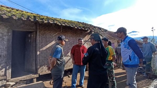 Kebersamaan Gotong Royong Bangun Rutilahu Abah Een di Cisurupan Garut